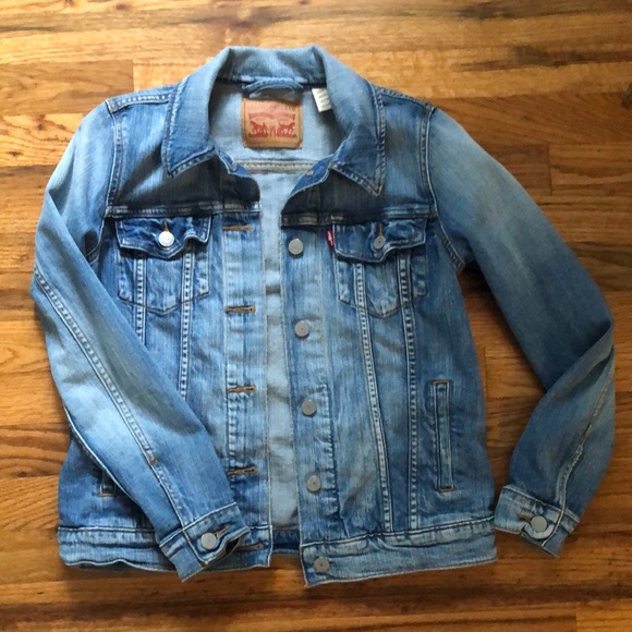 Levi's Jackets & Blazers - Levi’s jean jacket, size small